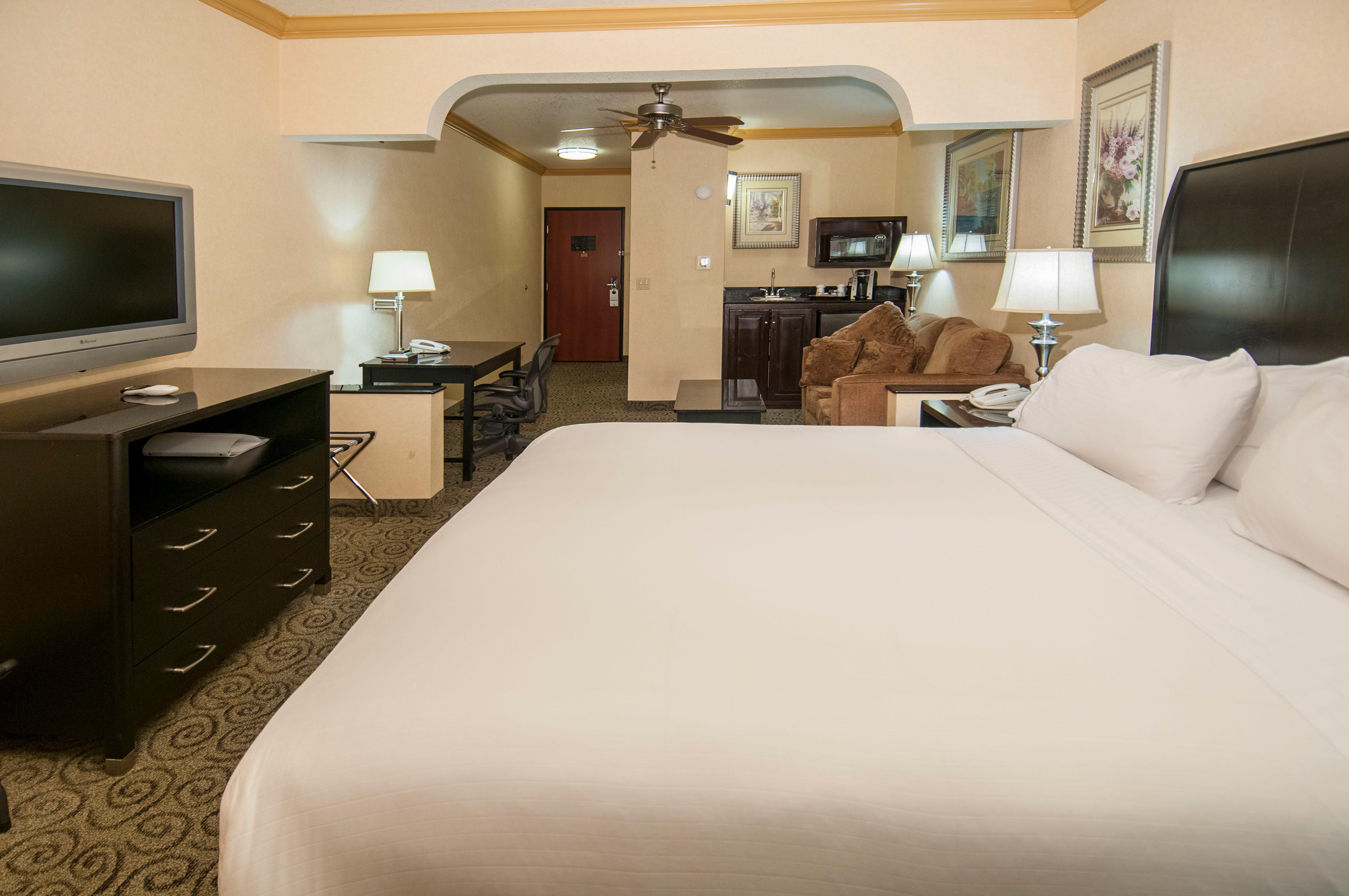 Holiday Inn Express & Suites Bakersfield Central By Ihg Exteriér fotografie