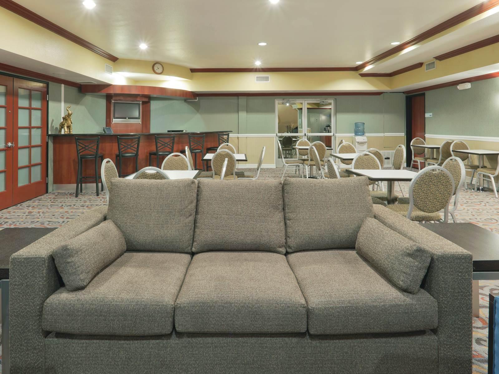 Holiday Inn Express & Suites Bakersfield Central By Ihg Exteriér fotografie