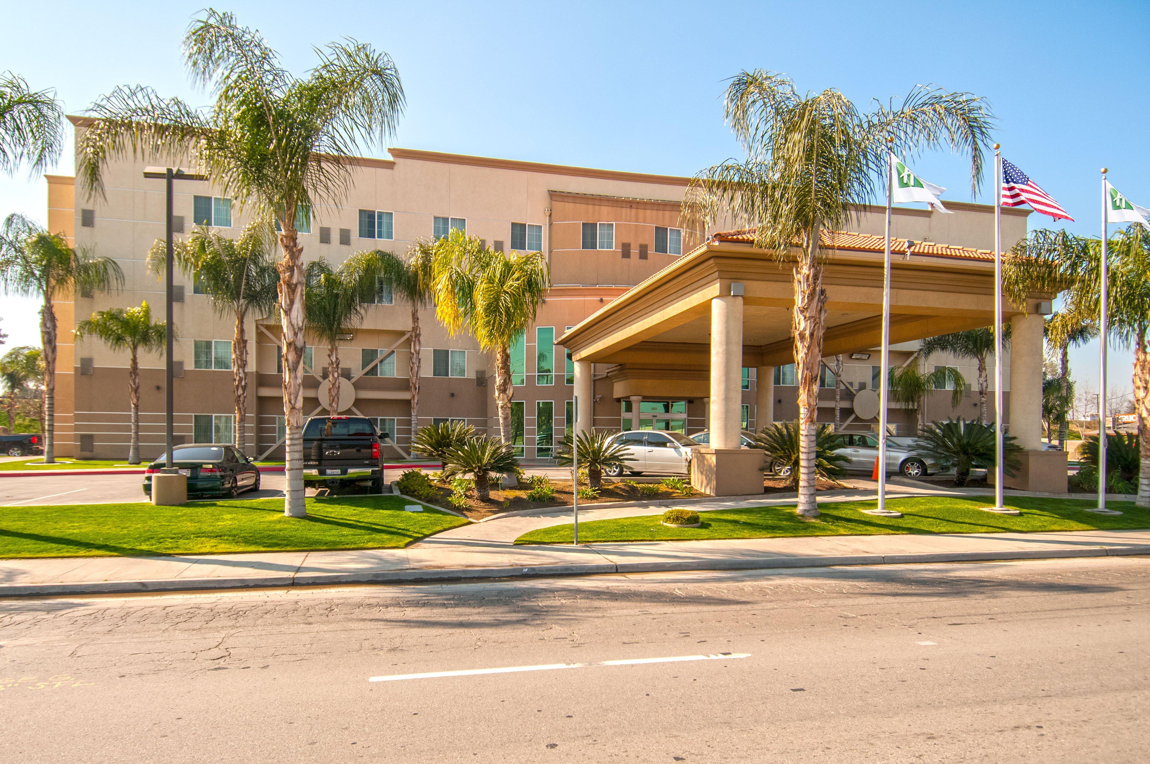 Holiday Inn Express & Suites Bakersfield Central By Ihg Exteriér fotografie