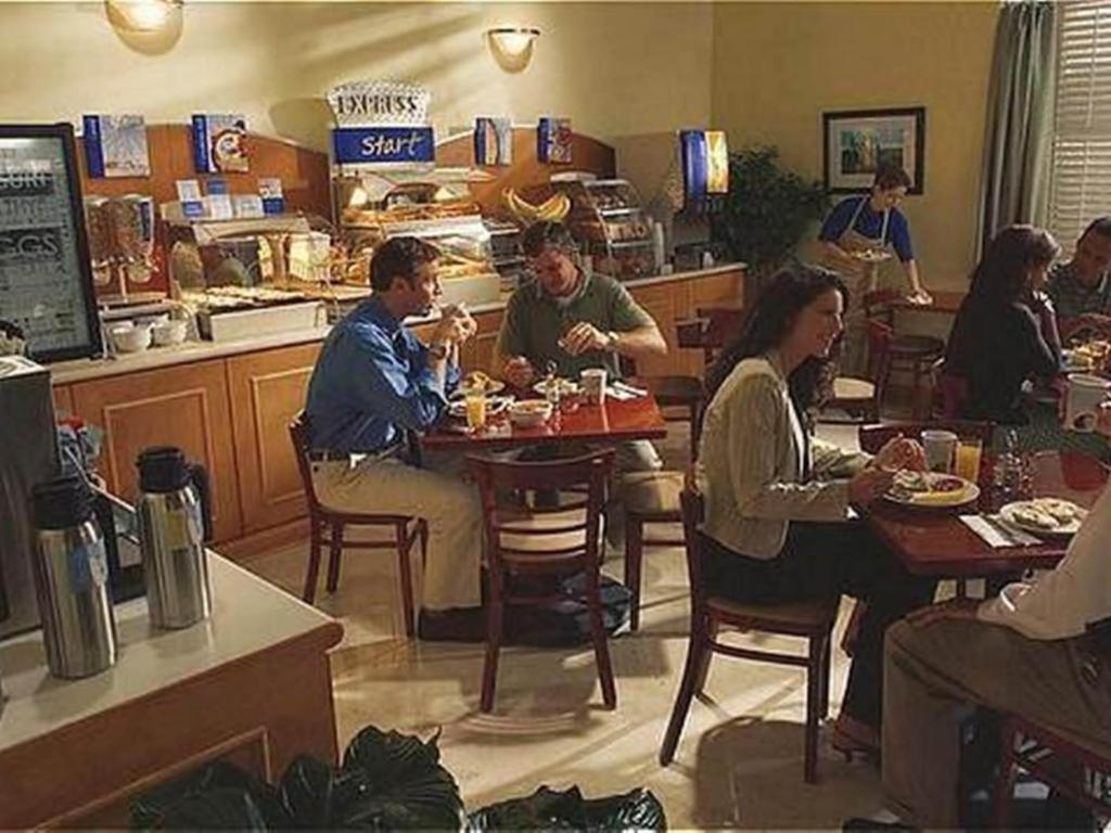 Holiday Inn Express & Suites Bakersfield Central By Ihg Exteriér fotografie