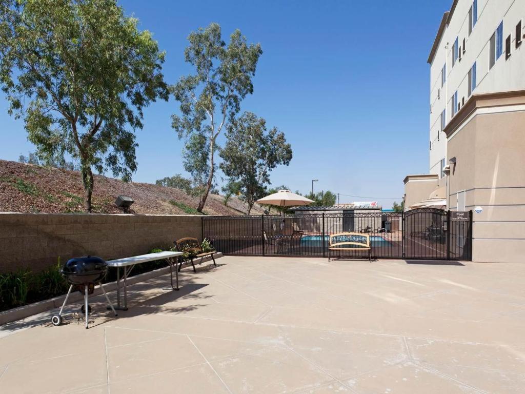 Holiday Inn Express & Suites Bakersfield Central By Ihg Exteriér fotografie