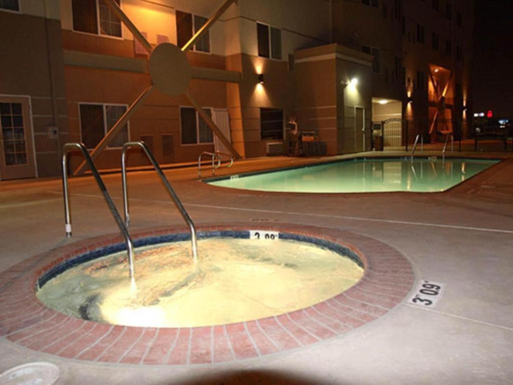 Holiday Inn Express & Suites Bakersfield Central By Ihg Exteriér fotografie