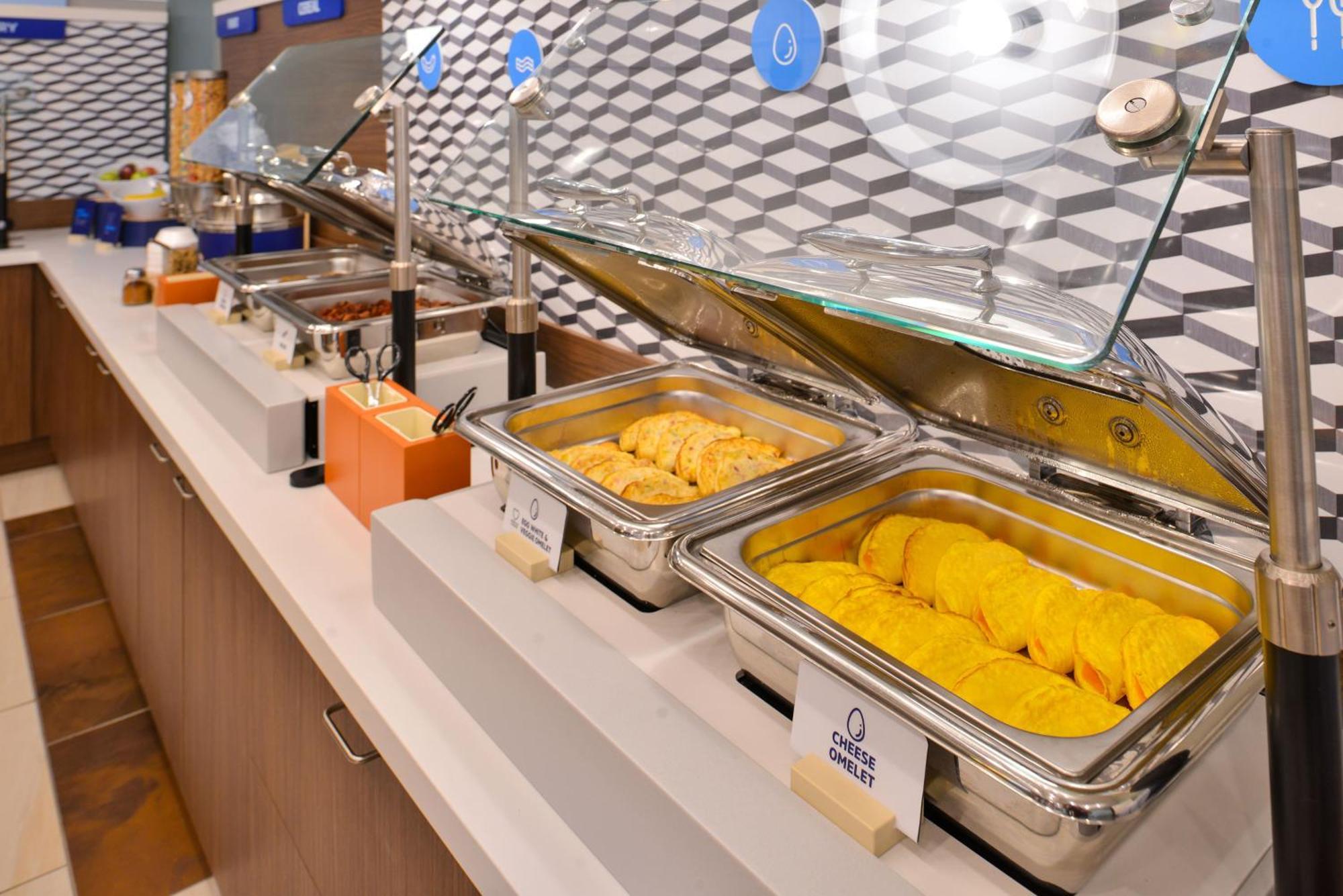 Holiday Inn Express & Suites Bakersfield Central By Ihg Exteriér fotografie