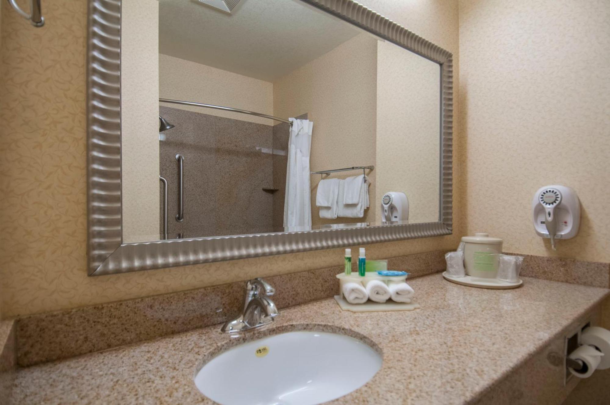 Holiday Inn Express & Suites Bakersfield Central By Ihg Exteriér fotografie