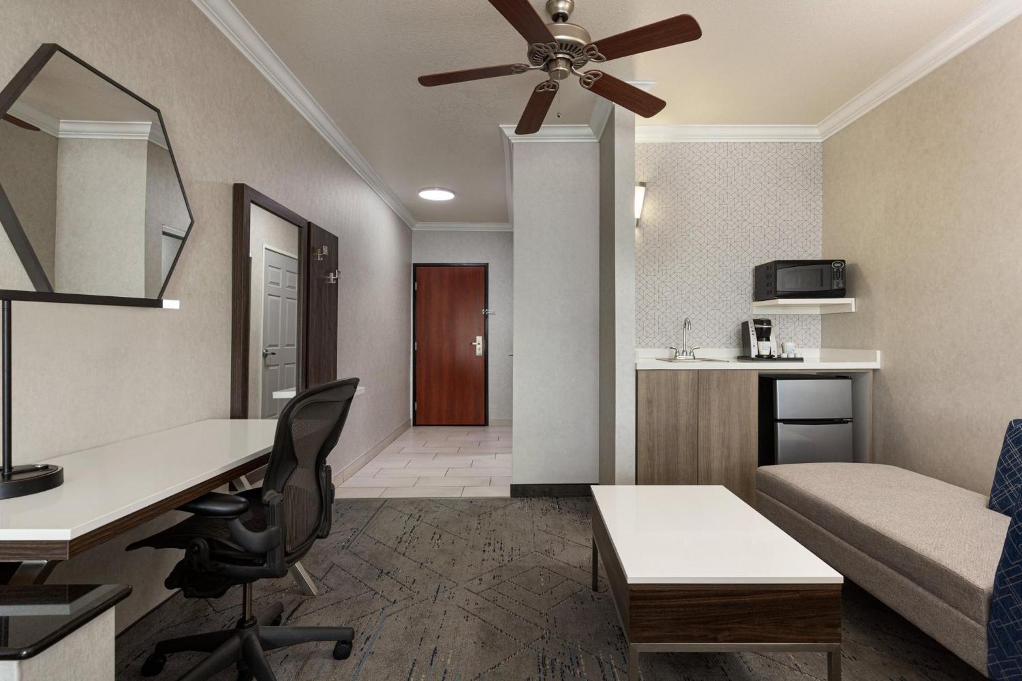 Holiday Inn Express & Suites Bakersfield Central By Ihg Exteriér fotografie