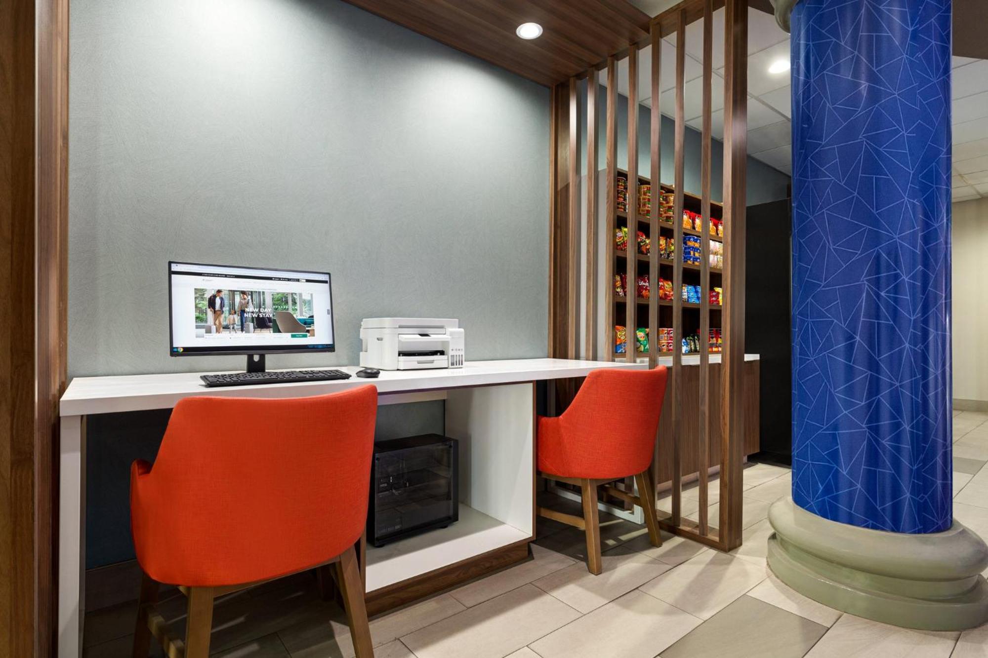 Holiday Inn Express & Suites Bakersfield Central By Ihg Exteriér fotografie