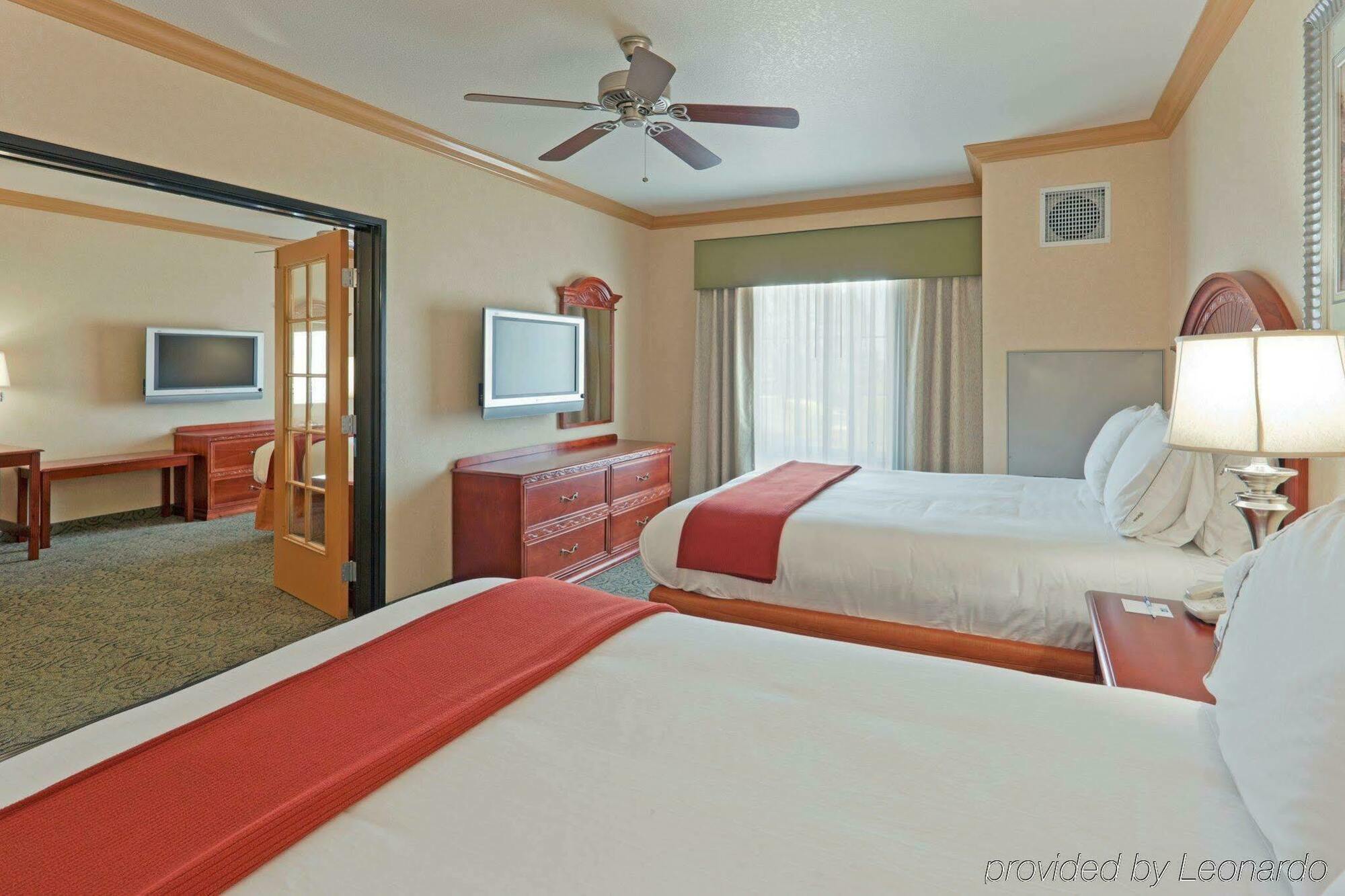 Holiday Inn Express & Suites Bakersfield Central By Ihg Pokoj fotografie